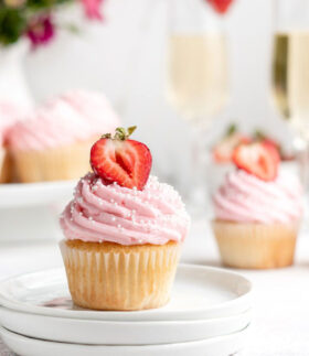 Prosecco Cupcakes With Strawberry Buttercream